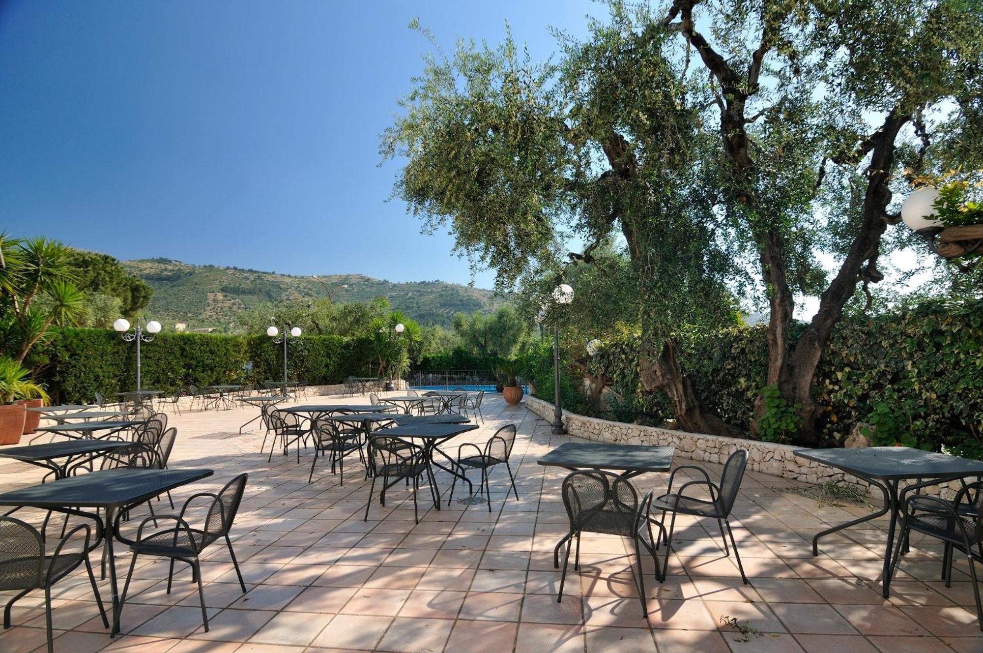 Hotel Apeneste Mattinata Luaran gambar
