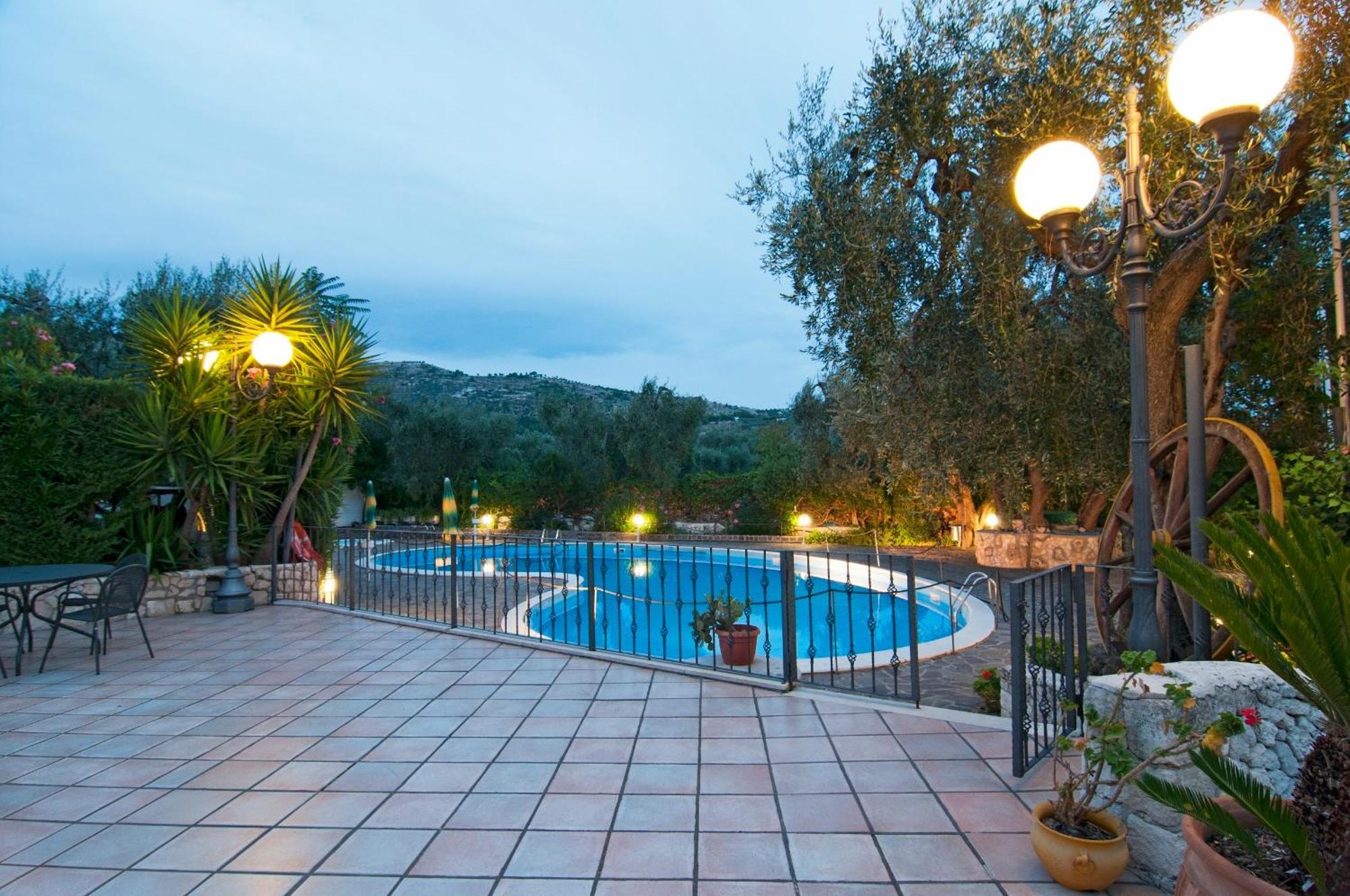 Hotel Apeneste Mattinata Luaran gambar