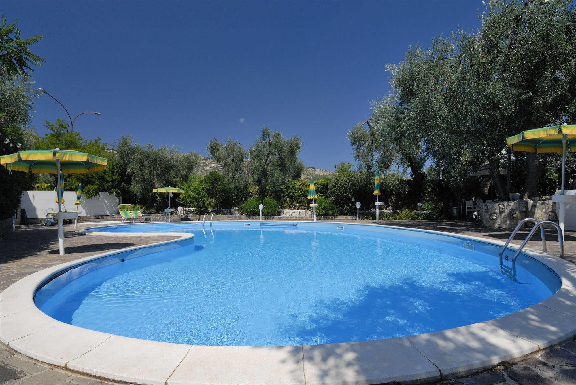 Hotel Apeneste Mattinata Luaran gambar