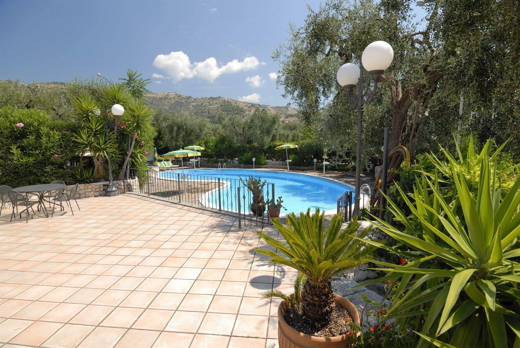 Hotel Apeneste Mattinata Luaran gambar
