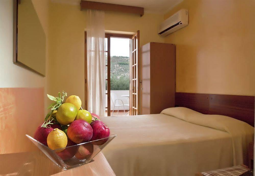 Hotel Apeneste Mattinata Luaran gambar