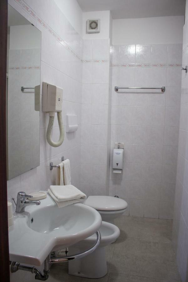 Hotel Apeneste Mattinata Luaran gambar